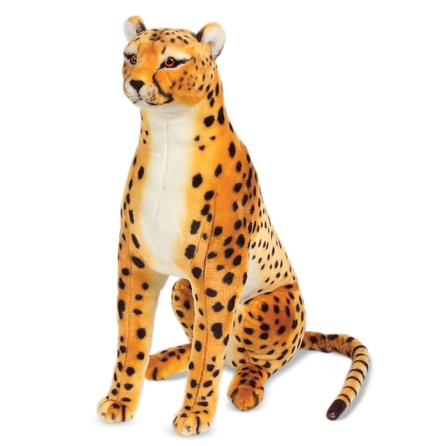 melissa & doug guepardo gigante - peluche de aspecto realista (casi 80cm de altura) Peluche grande de guepardo sentado en vista frontal 3/4; figura alargada con cuello erguido y cola curvada, pelaje beige-anaranjado con manchas negras impresas, vientre y garganta crema, ojos y marcas faciales bordadas y detalladas; fondo blanco de estudio. Ideal como compañero de juego para mayores de 3 años y apto también como acento decorativo o cojín informal.