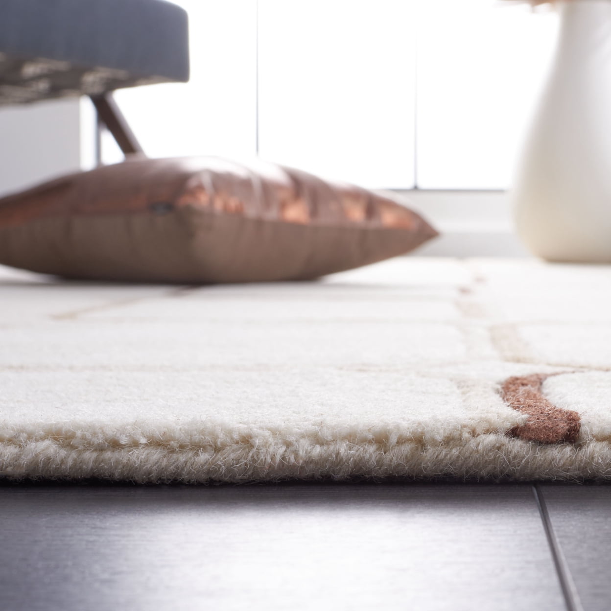 SAFAVIEH Soho Phoebe Geometric Wool Runner Rug, Ivory/Multi, 2'6" x 6'