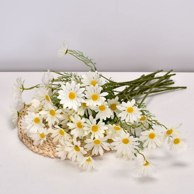 Simulated Small Daisy Bouquet White Artificial Decorative Flowers for