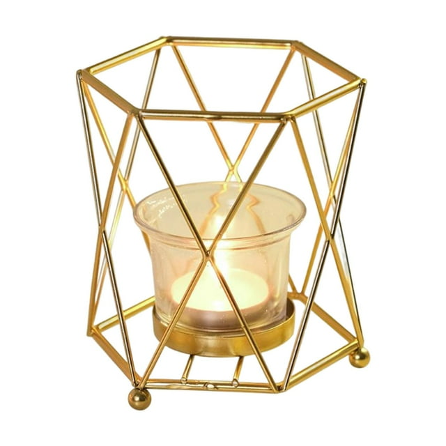 portavelas gloria de oración 10x9x11cm candelabros de mesa decoración del hogar — portavelas dorado geométrico de metal con copa de vidrio para vela de té, vista 3/4 frontal con vela encendida; adecuado como centro de mesa para bodas y decoración del hogar y también usado como organizador de brochas pequeñas.