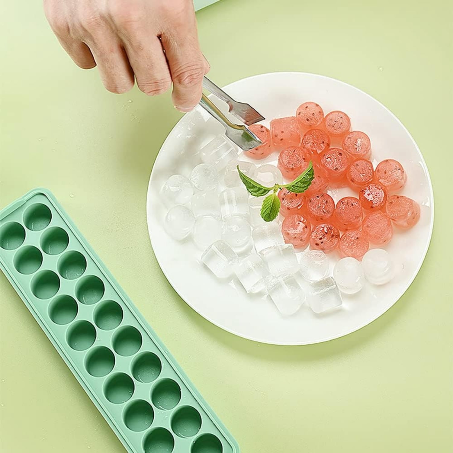 4-in-1 Ice Cube Tray Set, with Lid and Ice Clip, Food Grade Silicone Ice Cube Trays for Whiskey, Beer, Beverage, Simple to Use, Easy to Clean