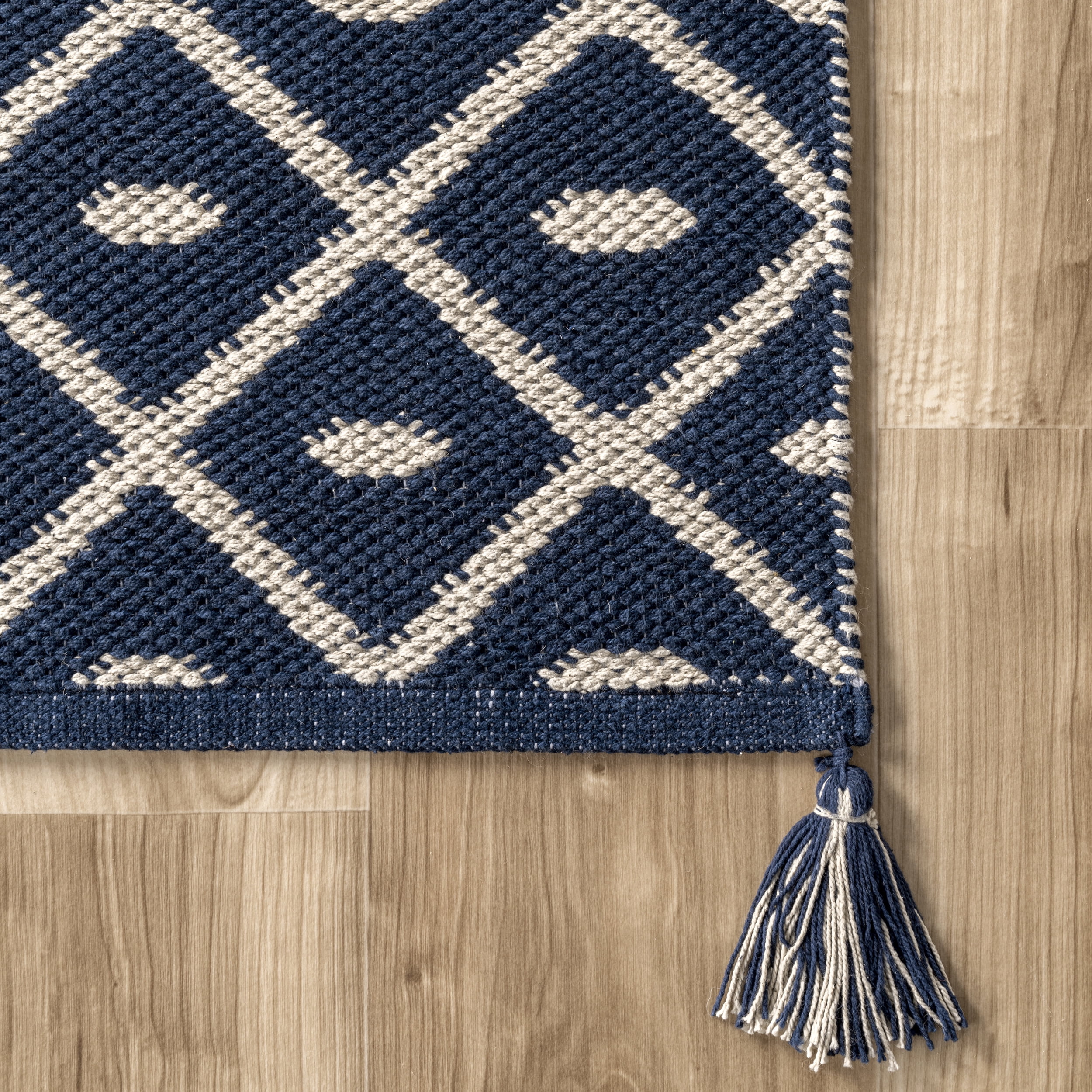 nuLOOM Quinn Flatweave Corner Tassel Area Rug, 2' x 6', Blue