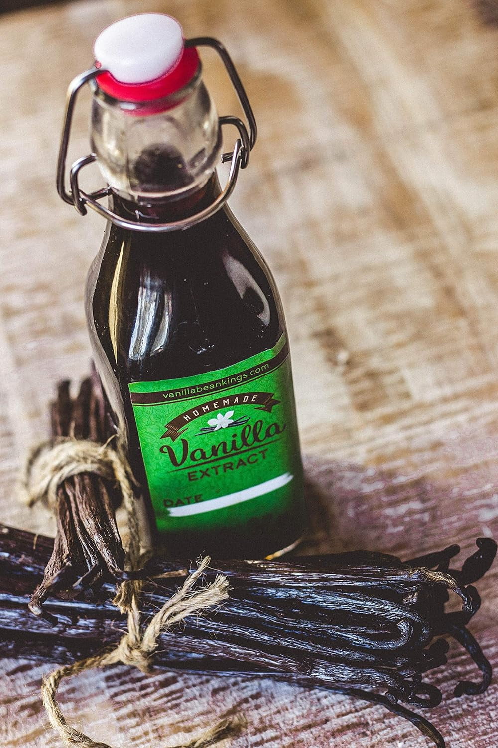 Homemade Vanilla Extract Kit | DIY | 1 Ounce of Premium Gourmet Madagascar Grade A Vanilla Beans 6-7 inches (Appoximately 8-10 Beans) with 8.5 oz Swing Top Glass Bottle | For Cooking and Baking