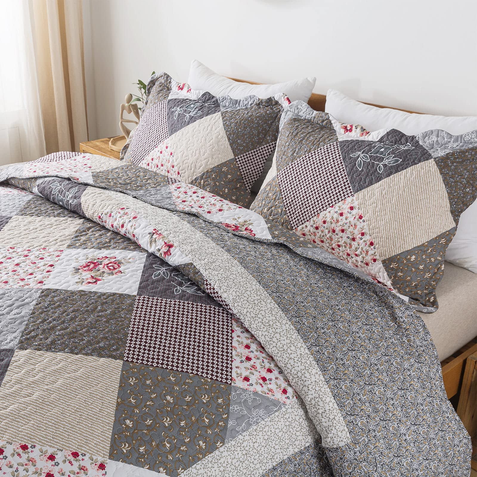 WannaToo Quilt Set 3 Piece Microfiber Quilts Reversible Bedspreads Patchwork Coverlets Floral Bedding Set All Season, Grey Border, Queen size