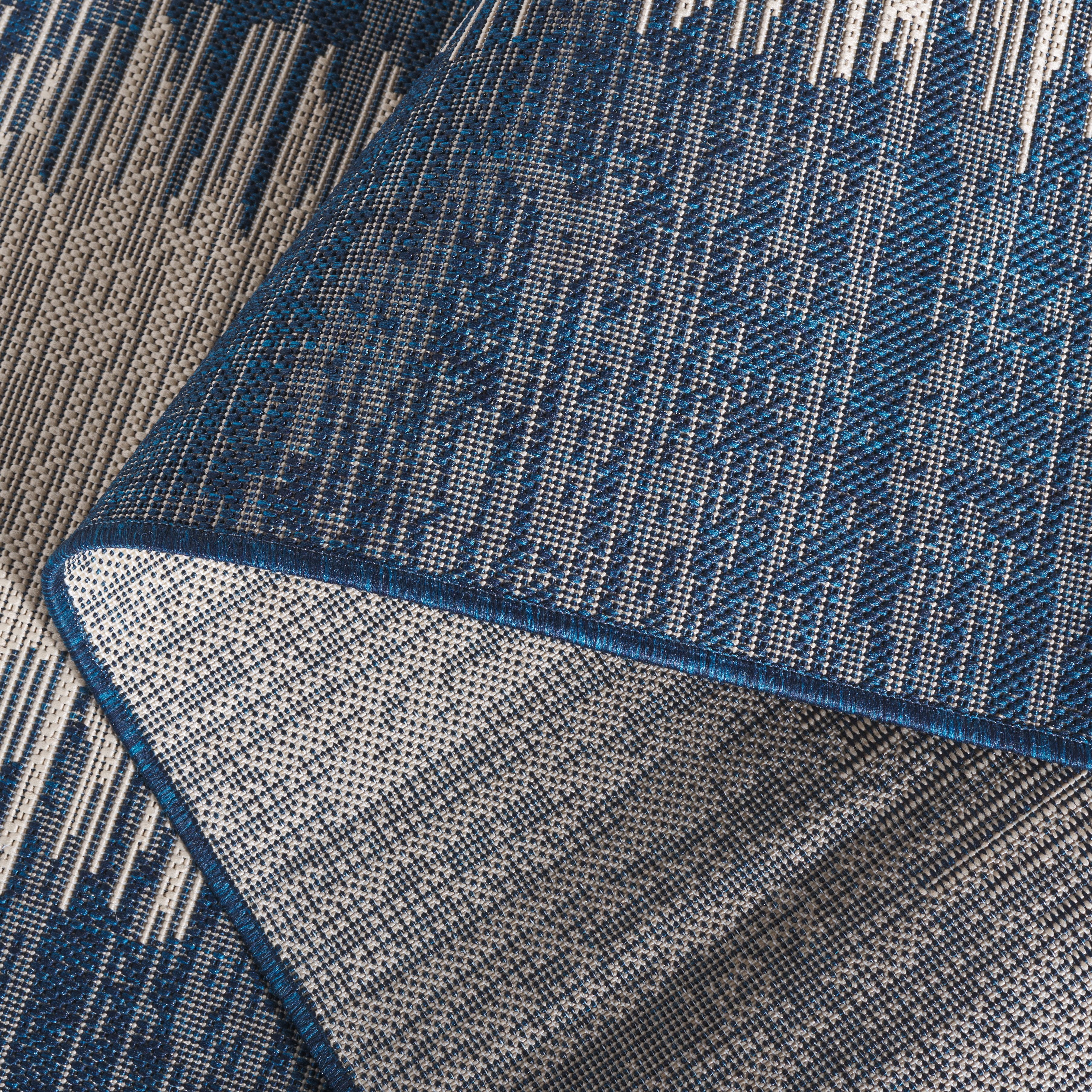 SAFAVIEH Courtyard Alexa Striped Indoor/Outdoor Area Rug, Beige/Navy, 5'3" x 7'7"