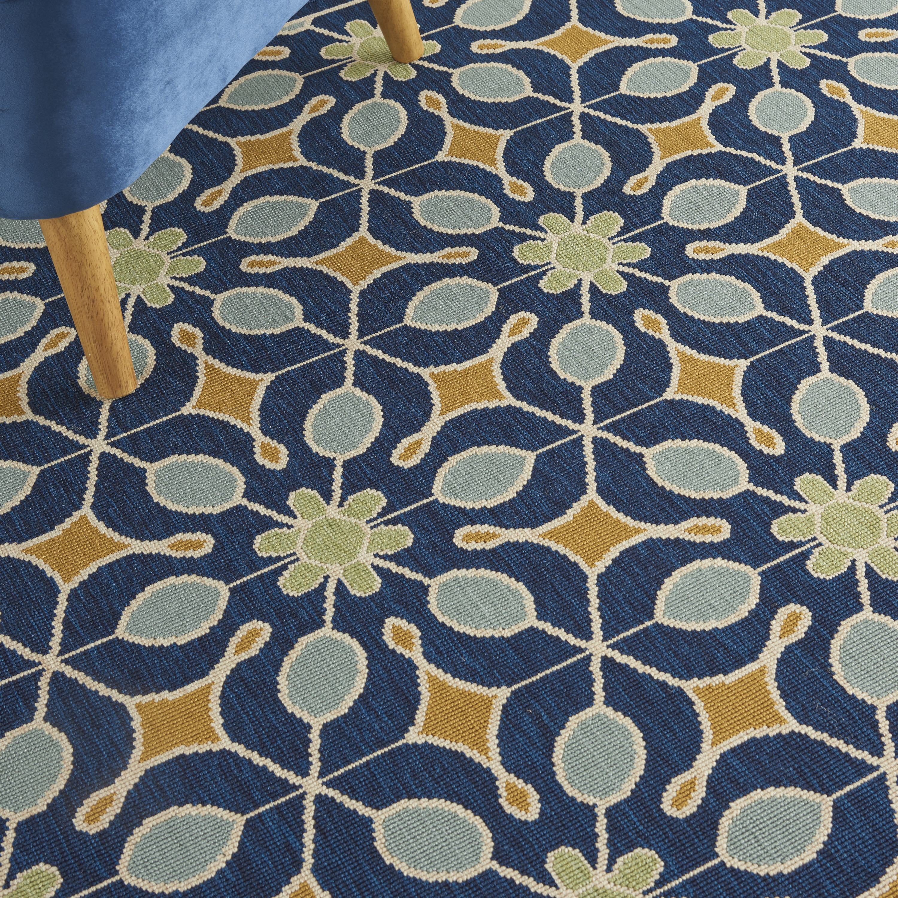 Nourison Caribbean Indoor/Outdoor Retro Floral Navy 5'3" x SQUARE Area Rug, (5' Square)