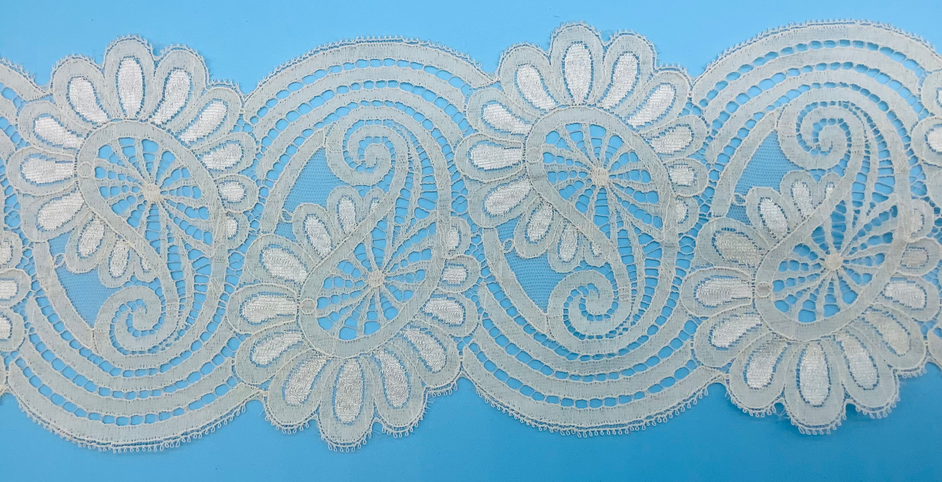 Beige 5-1/2" Paisley Lace Trim