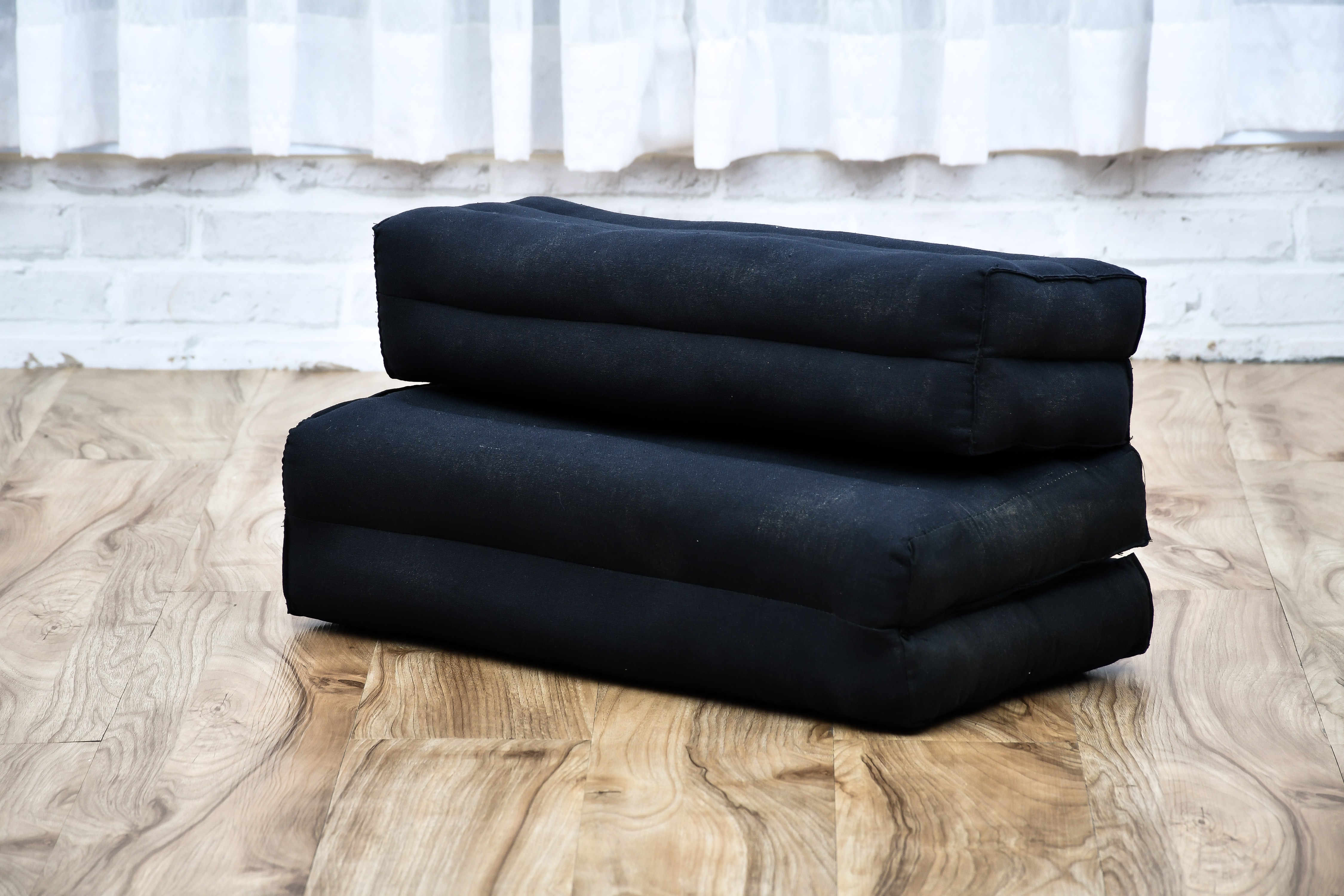 Leewadee Foldable Floor Mattress – 2 in 1 Floor Meditation Mat for Yoga and Relaxation, Seating Futon with Kapok, 20 x 28 inches, Black