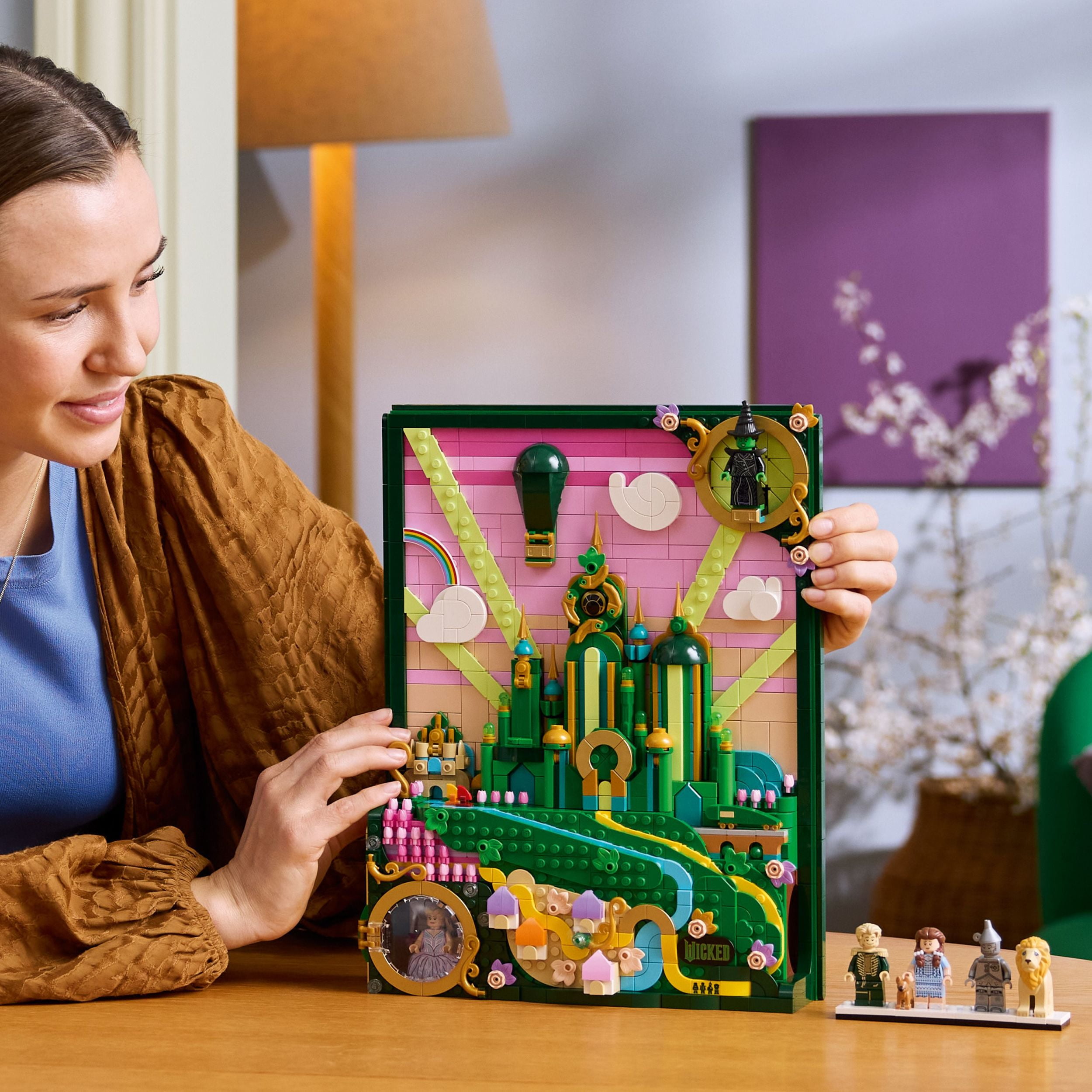 LEGO Wicked Le Tableau d’Emerald City, Décor Fantastique, Cadeau pour Adultes 75685