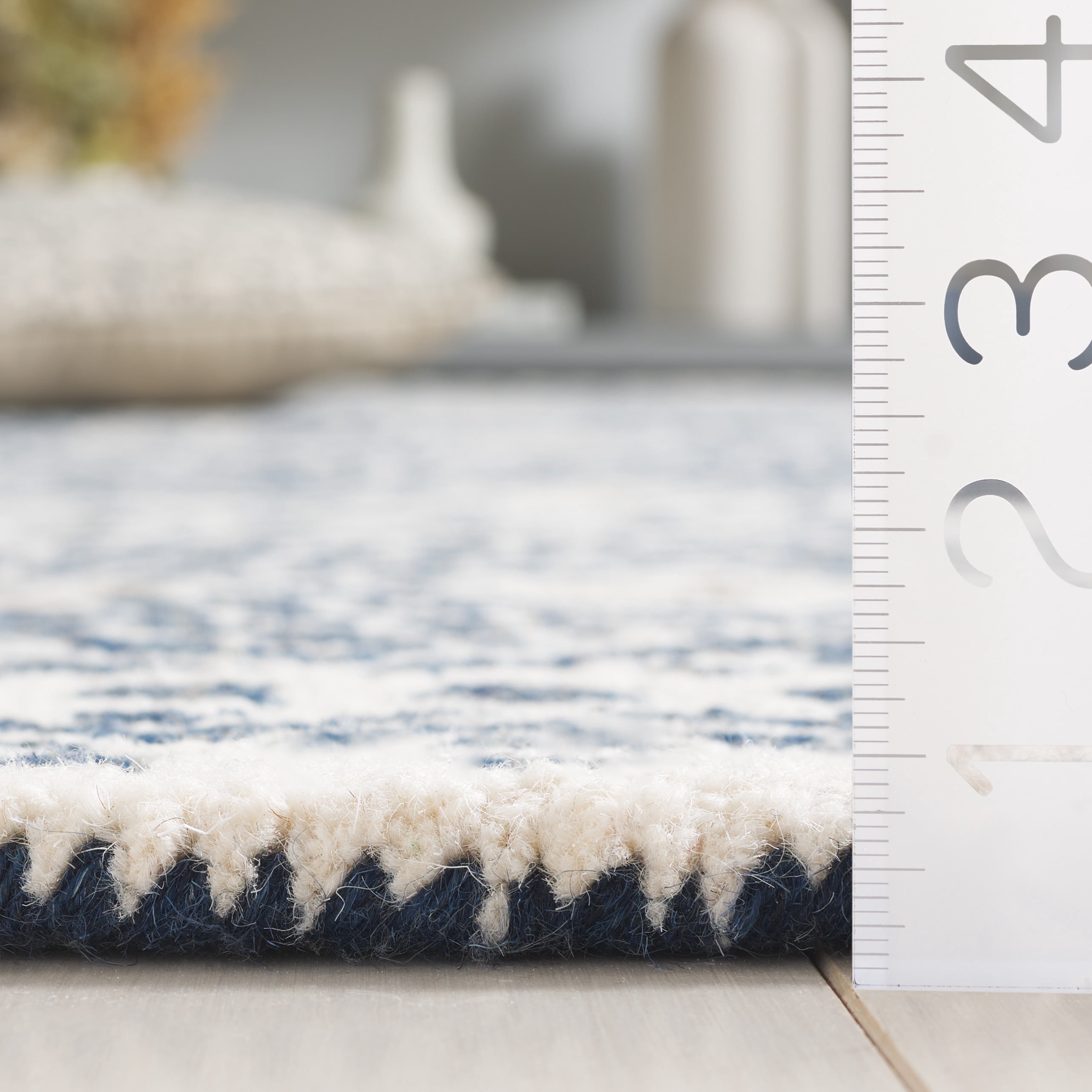 SAFAVIEH Micro-Loop Aditya Geometric Area Rug, Navy/Ivory, 4' x 6'