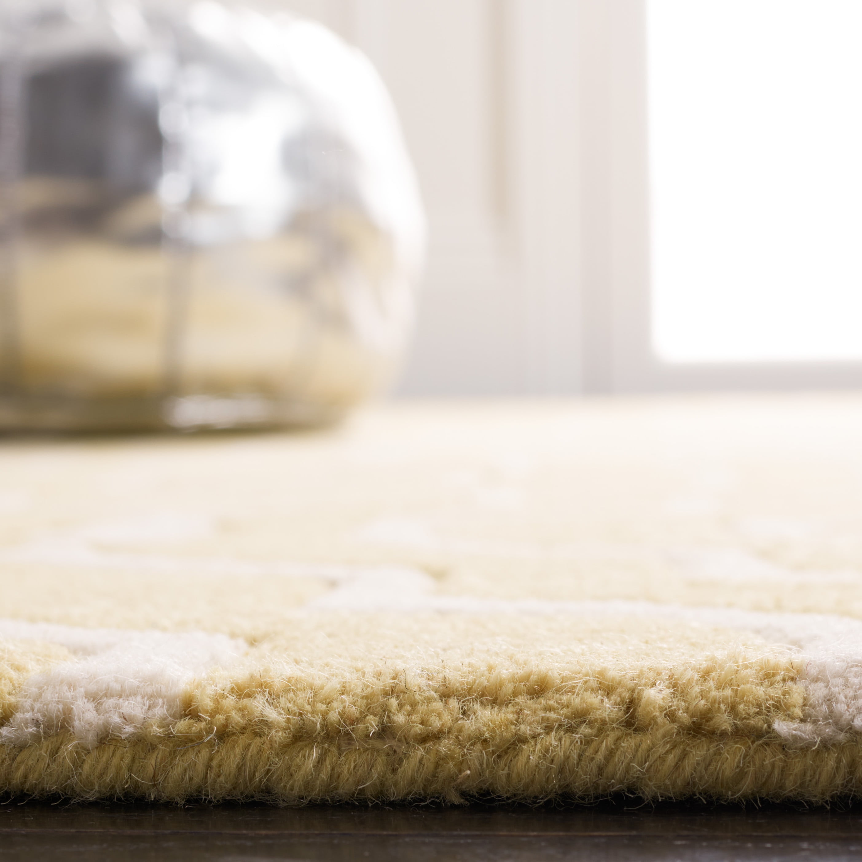 SAFAVIEH Chatham Xanthia Geometric Wool Area Rug, Light Gold/Ivory, 3' x 5'