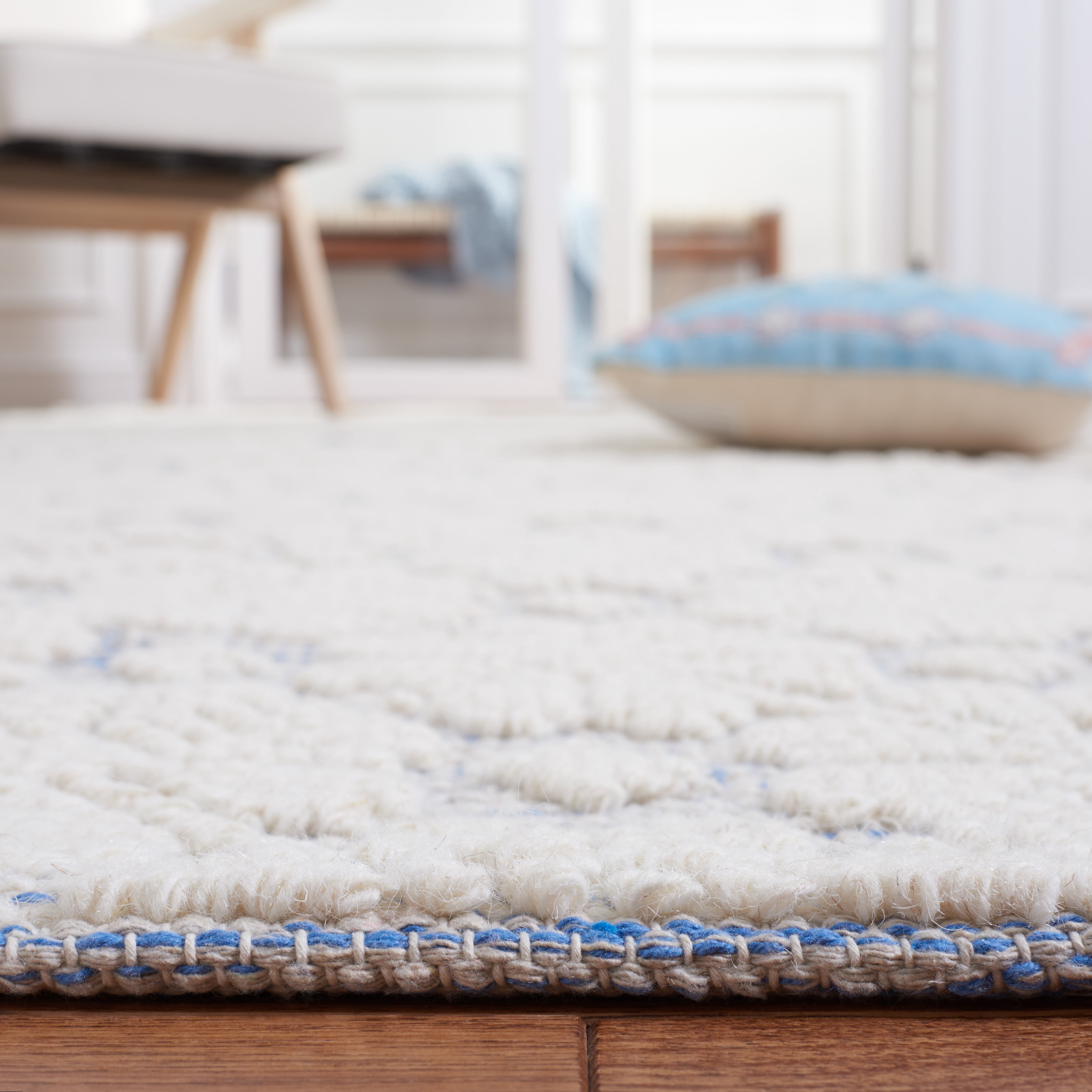 SAFAVIEH Vermont Orval Geometric Floral Wool Area Rug, Ivory/Blue, 6' x 6' Square