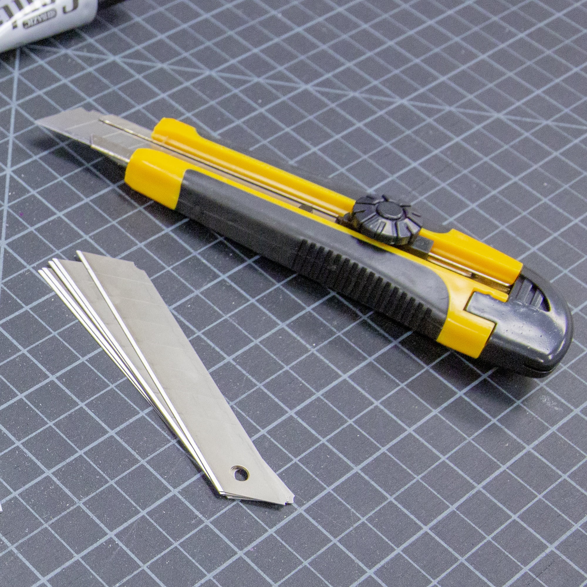 BAZIC 18mm Replacement Blade, Wide Knife Cutter Blade, Tube Storage, 192-Count