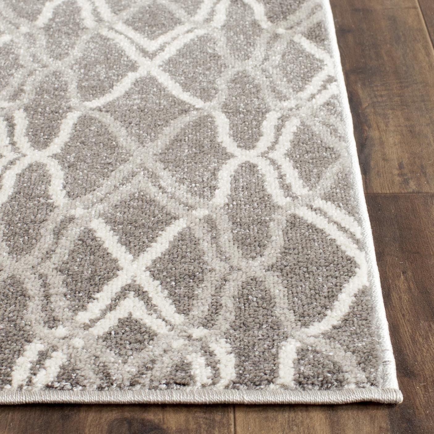 Safavieh Amherst Virginia Geometric Area Rug