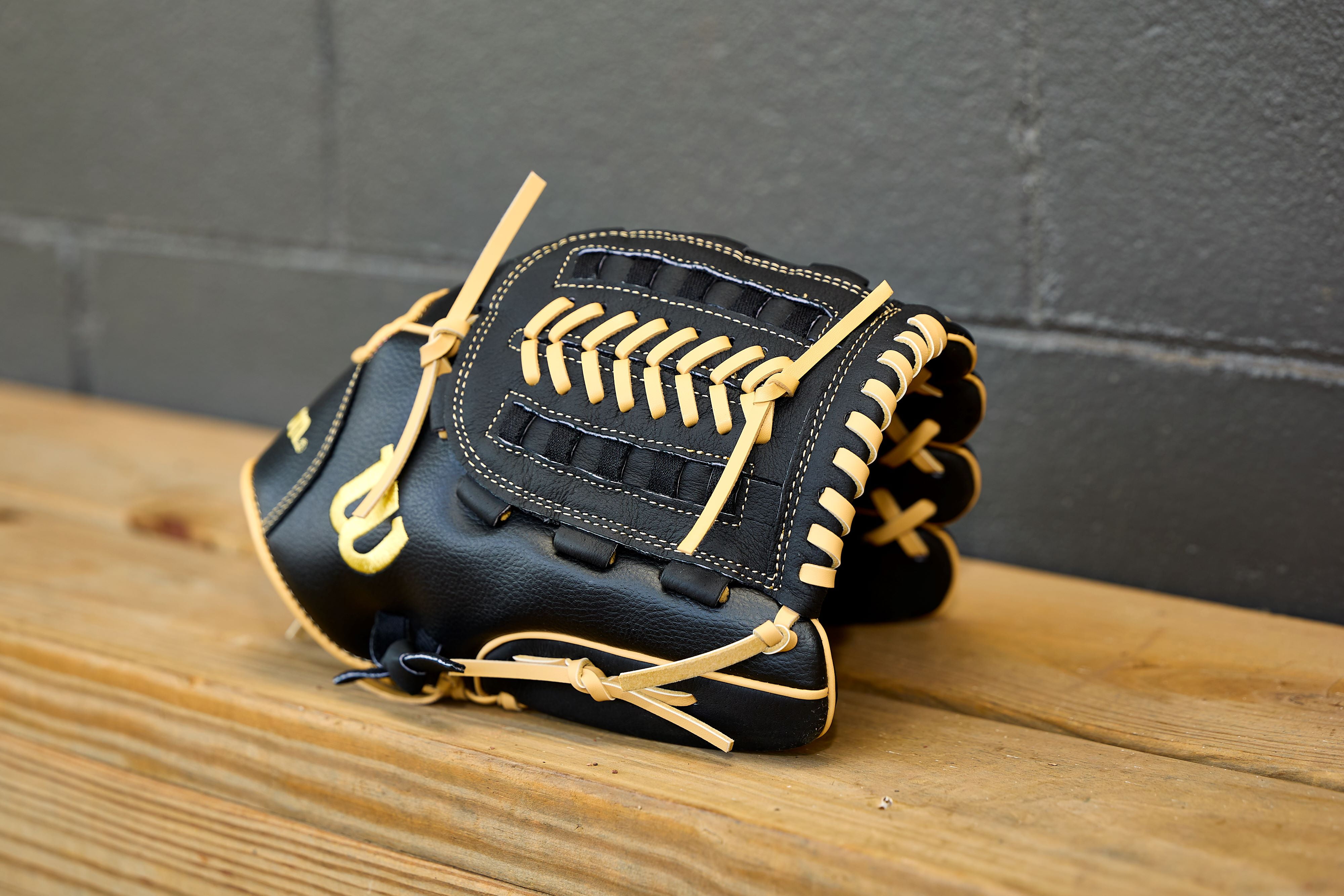 Wilson Ultra 11.5" Youth Utility Baseball Glove, Right Hand Throw, Black/Blonde