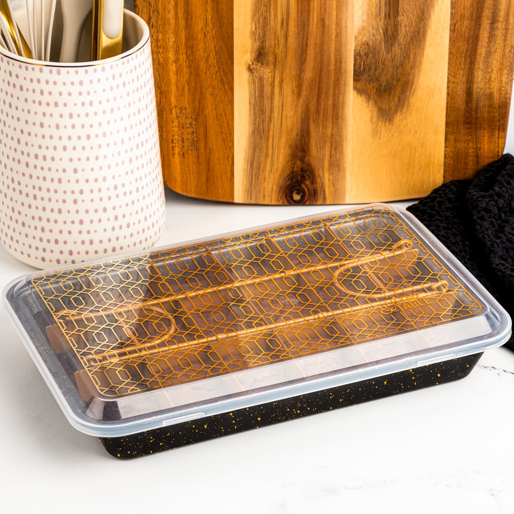 Thyme & Table 7"x11" Nonstick Brownie Baking Pan with Pre-Cut Divider and Plastic Lid, 3-Piece Set