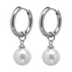 thumbnail image 1 of Un par de pendientes de perlas Pendientes de titanio y perlas sin perforación Accesorios, 1 of 6