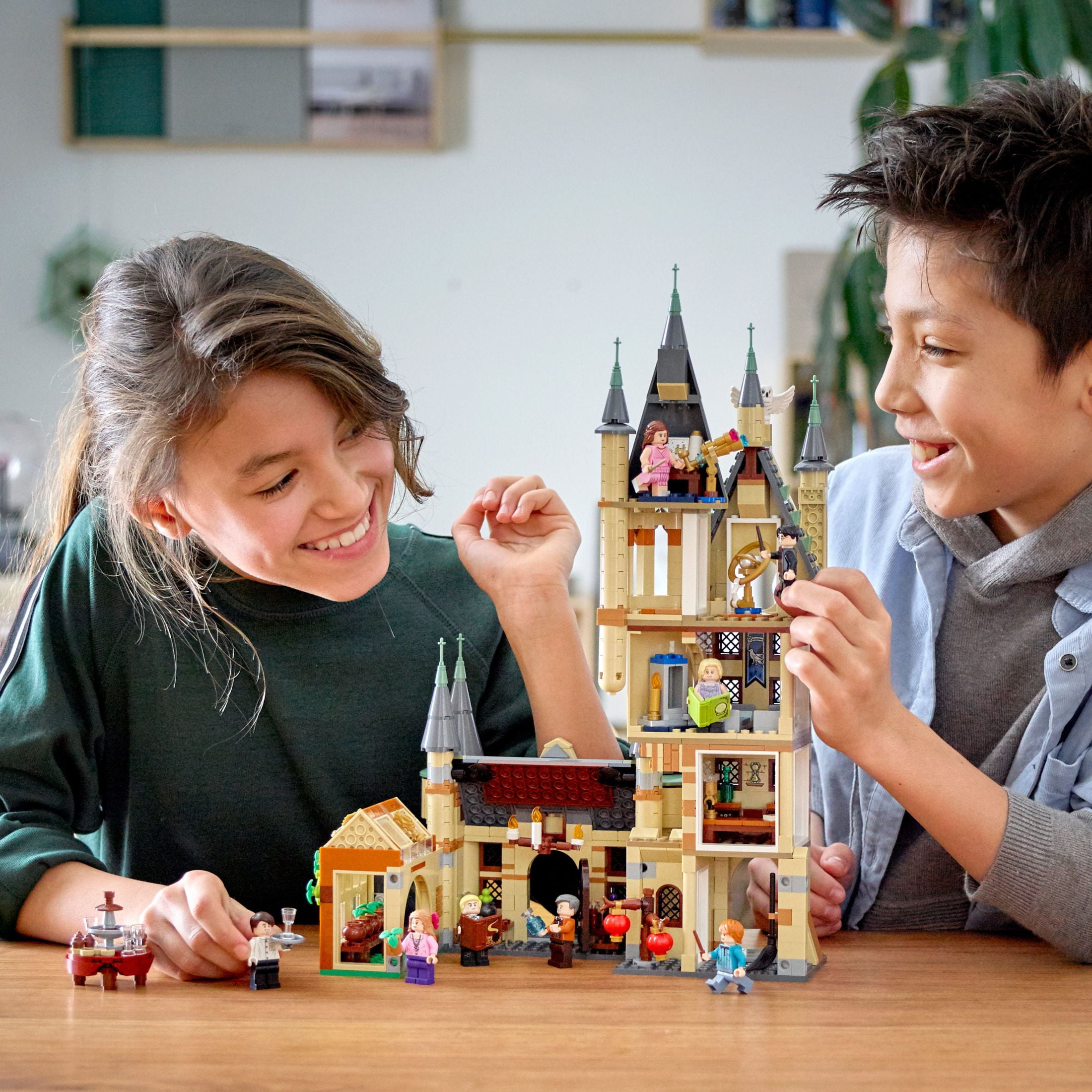 LEGO Harry Potter Hogwarts Astronomy Tower 75969, Castle Toy Playset with 8 Character Minifigures including Harry Potter and Draco Malfoy, Wizarding World, Birthday Gifts for Kids, Girls & Boys