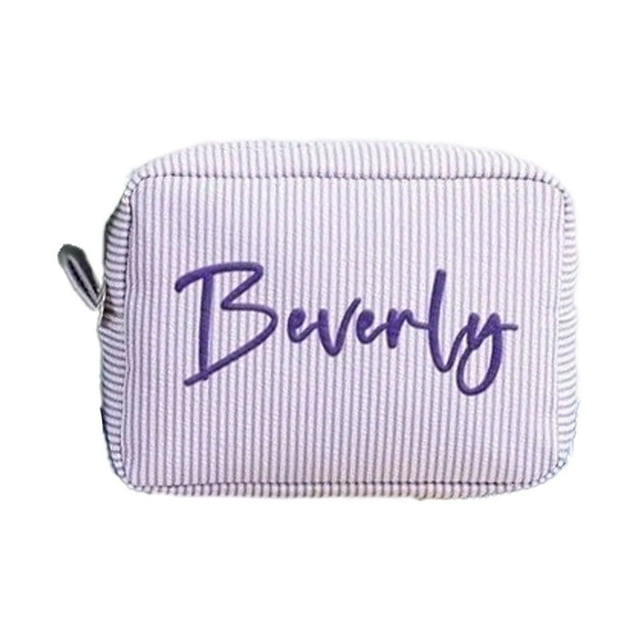 Seersucker bordado con nombre y fecha de nacimiento. Artículos de aseo personal de viaje personalizados. Damas de honor. Boda.
