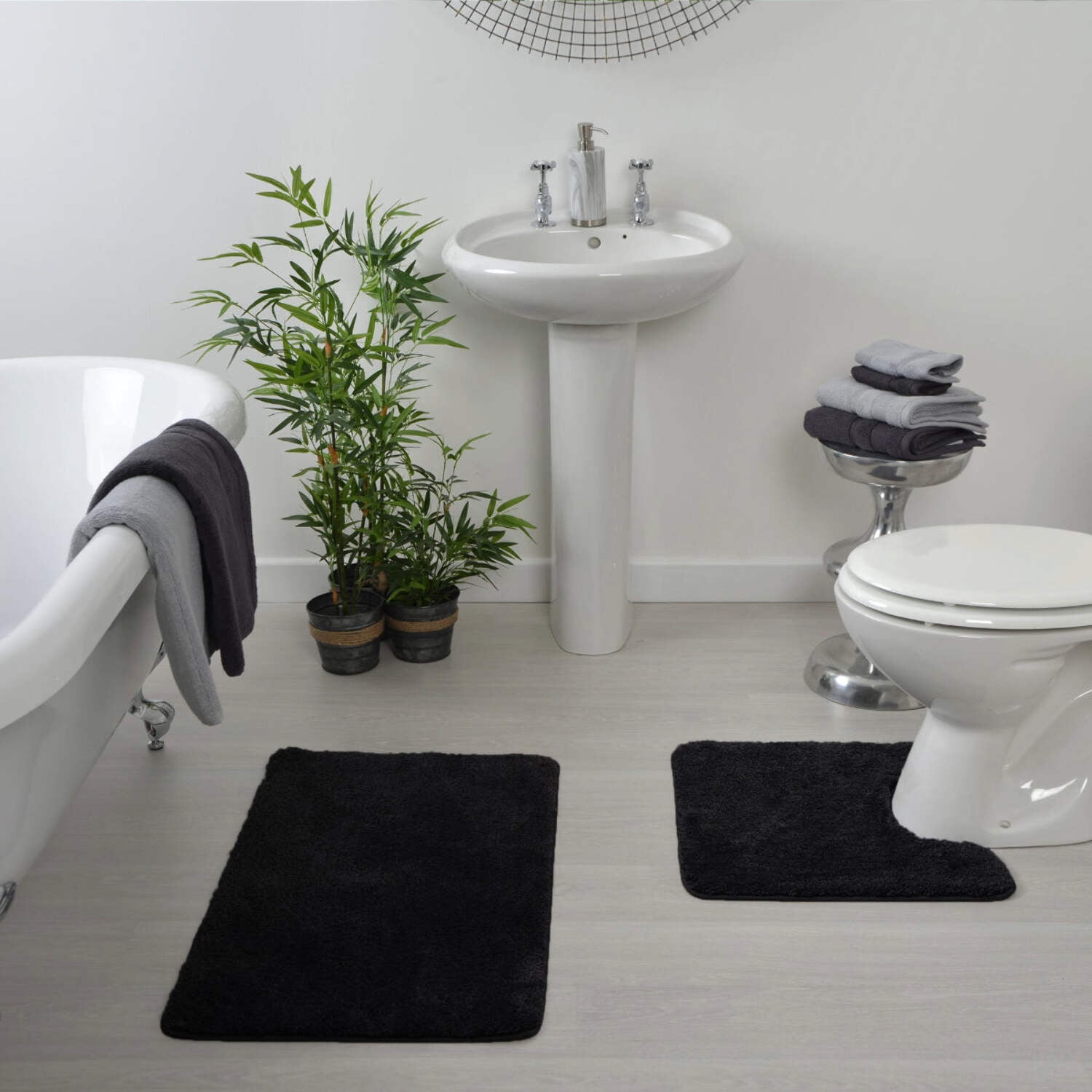 Luxury Bath Mat in Microfibre - Non-Slip  Absorbent