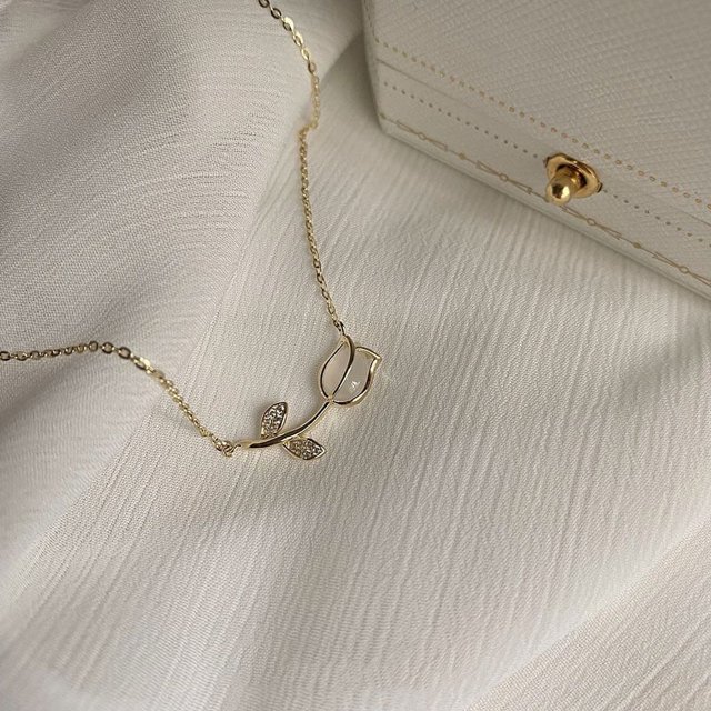 Collar individual para mujer, cadena de clavícula, diseño de nicho de lujo ligero, estilo suave y textura simple, collar para amigas