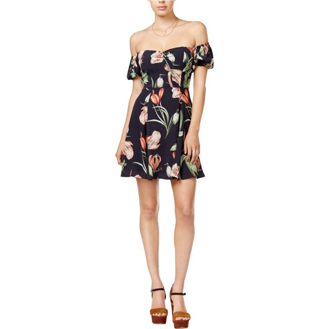 ASTR The Label Vestido floral con hombros descubiertos para mujer, negro, pequeño ASTR The Label A-line, fuera del hombro