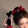 thumbnail image 4 of Pince à Cheveux Latérale en Velours Perlé avec Nœud Rouge Style Doux Cool TS1091 Simple, 4 of 5