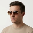 thumbnail image 2 of GAFAS DE SOL CUADRADAS SIN MONTURA DE COLOR MARRÓN CLARO SUN194 J3054, 2 of 6