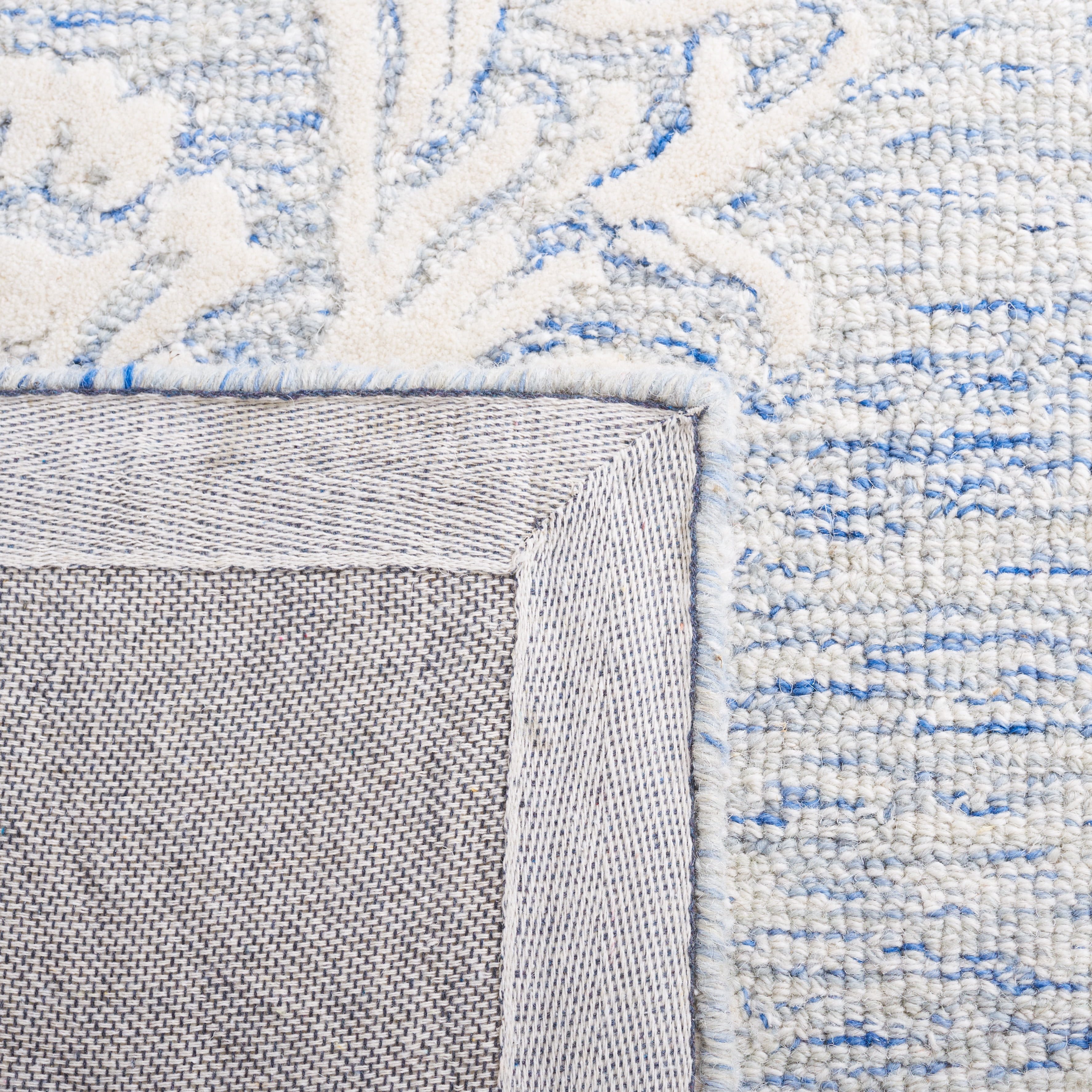 SAFAVIEH Jardin Lucille Leaves Area Rug, Blue/Ivory, 4' x 6'