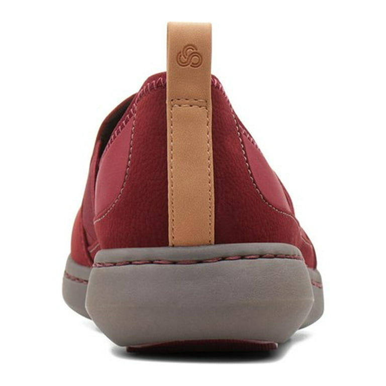 Clarks women's step hotsell move jump sneaker