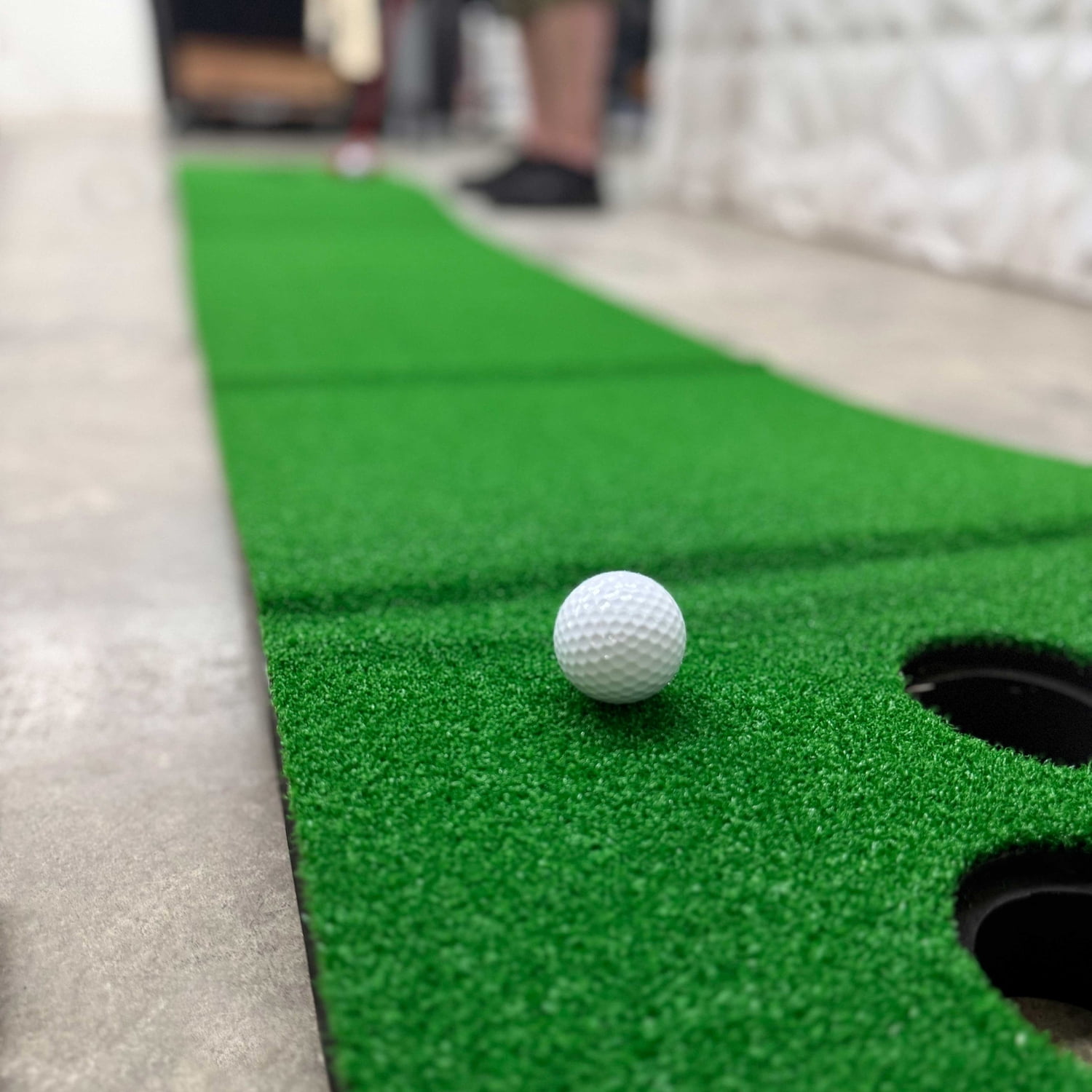 YardGames Putter Pong Golf Putting Lawn Games Including Putters and Golf Balls , 17 Pieces