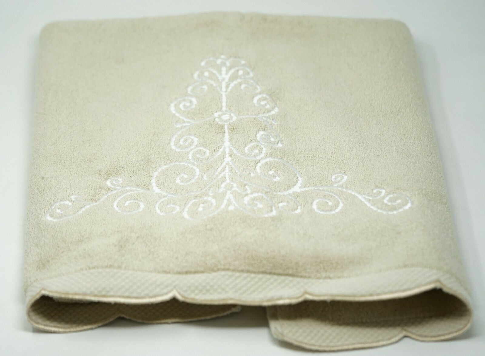 Lenox French PerleEmb Embroidered Ivory Single Bath Towel