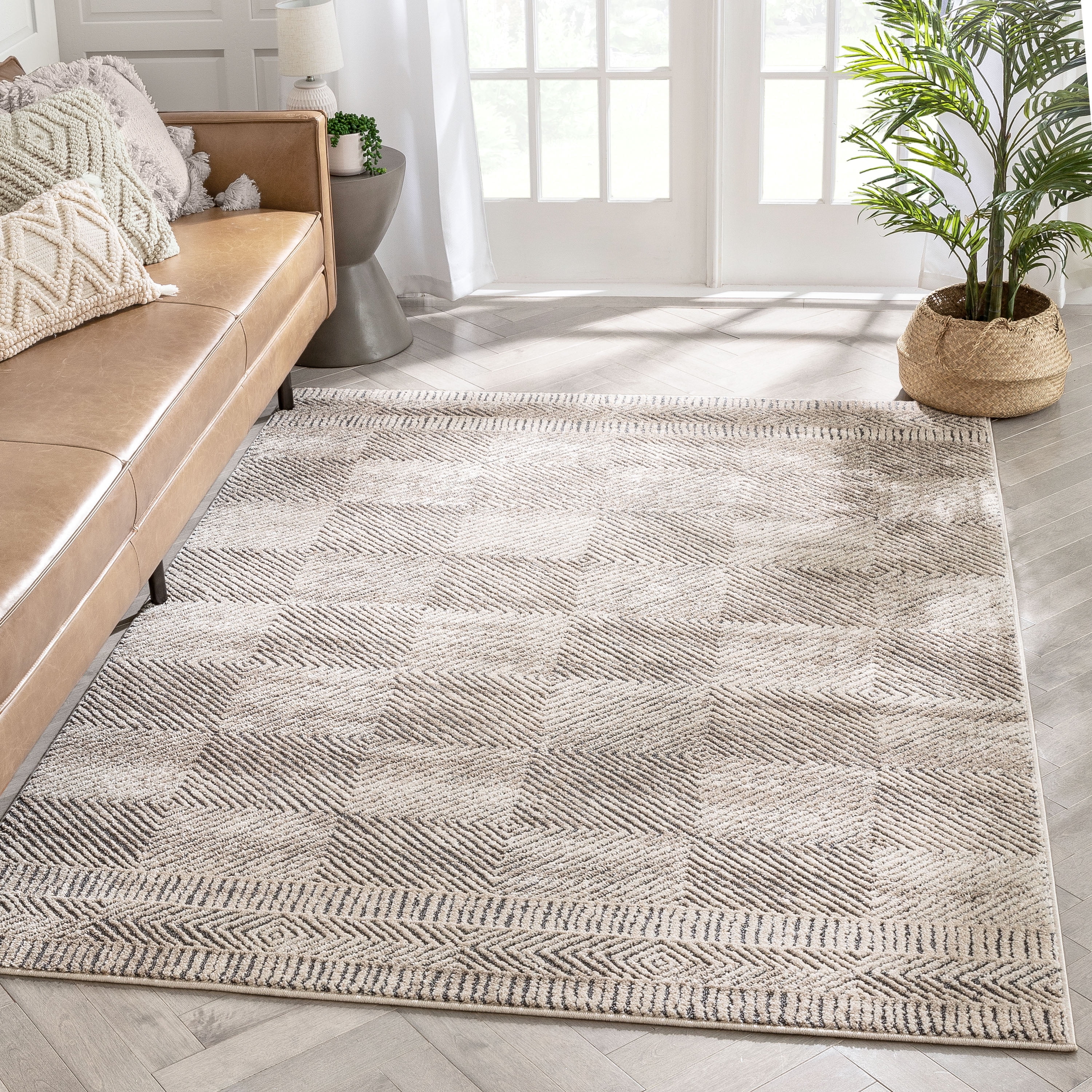 Geometric Design Living Area Rug Thick Short Pile Quality Carpet in Grey Tones 