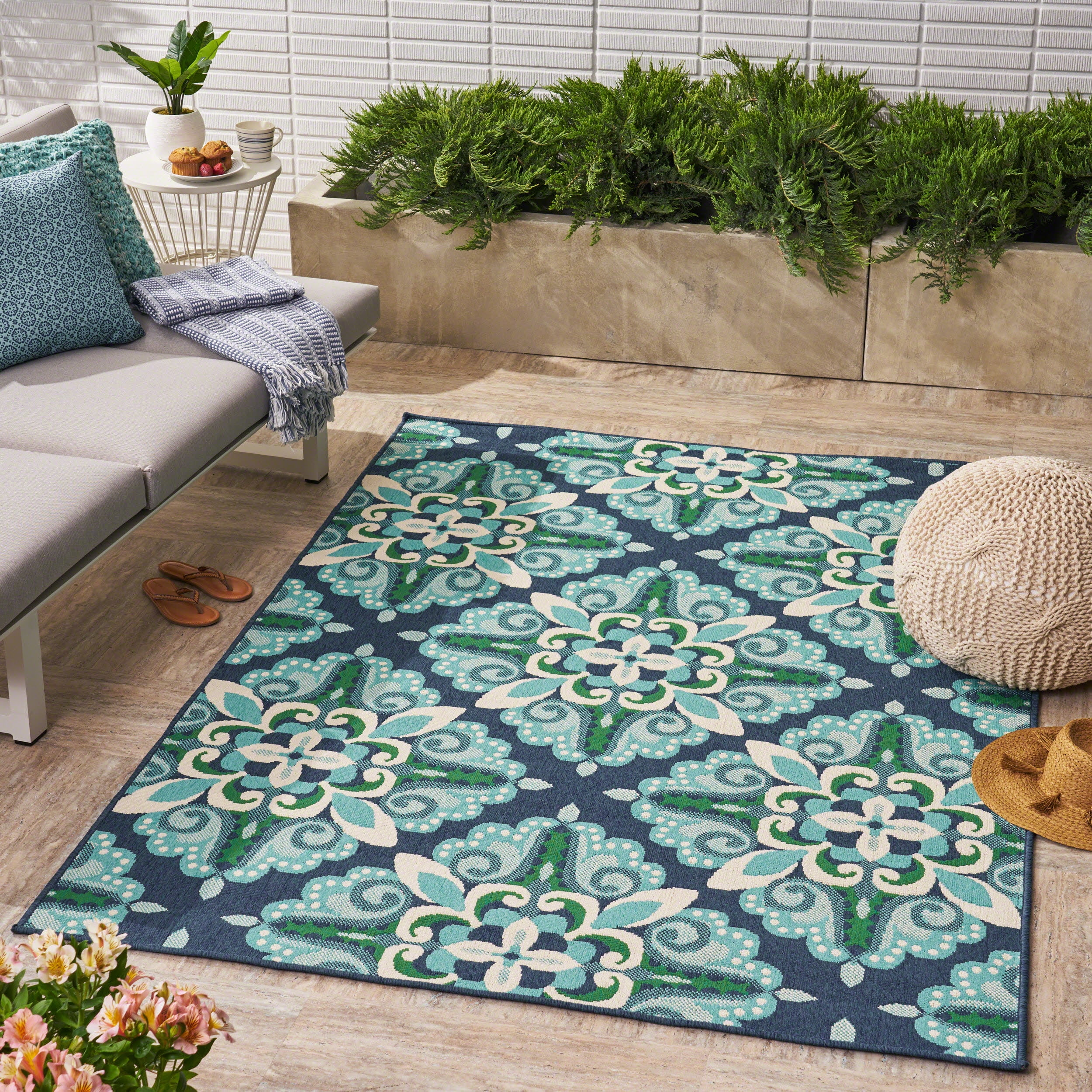 Indoor/ Outdoor Floral 5 x 8 Area Rug, Blue, Green