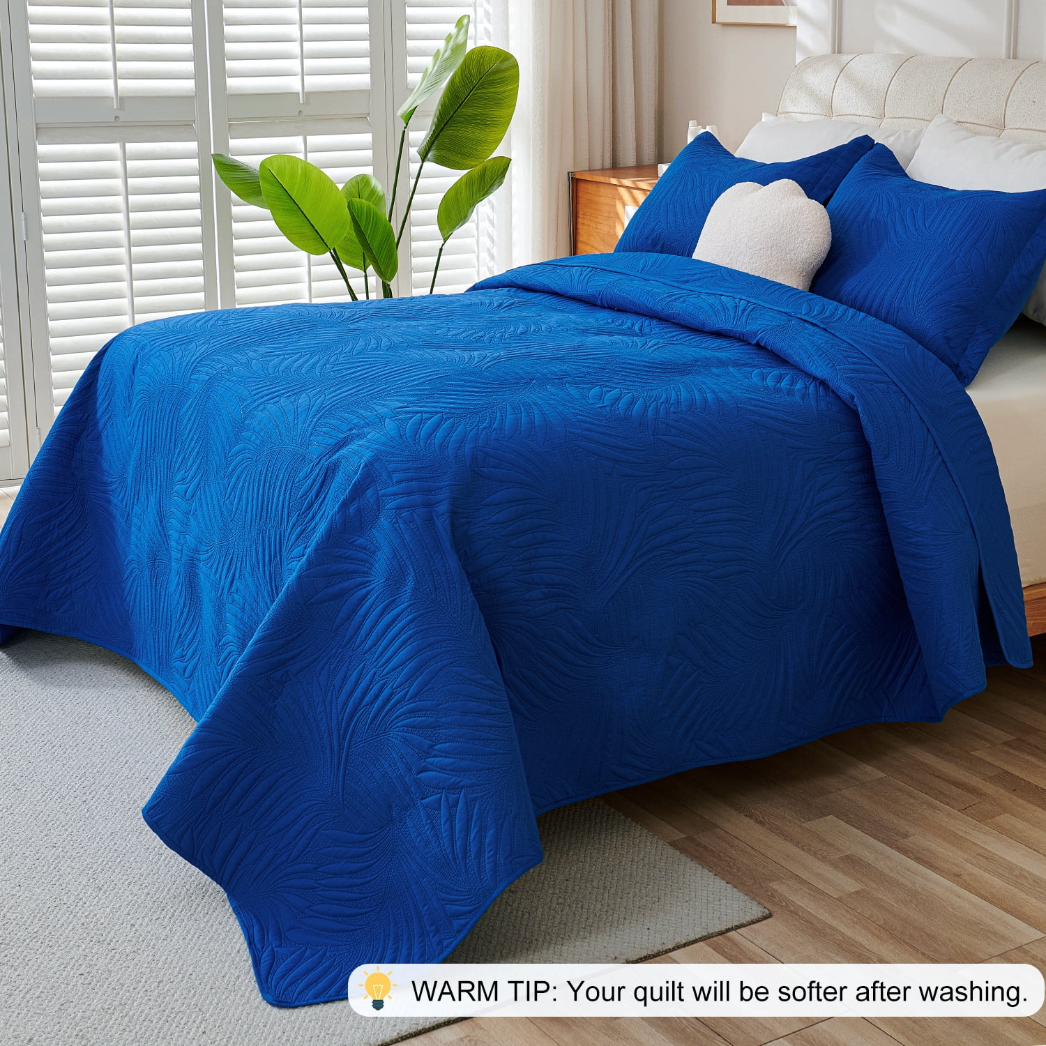 Evenhug 3-Piece Queen Quilt Set Soft Banana Leaves Pattern Bedding Set Lightweight Microfiber Ultrasonic Bedspread With Shams Suitable All Season(Royal Blue,90"x90")