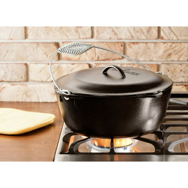 Lodge L8DO3 5 Qt. Pre-Seasoned Cast Iron Dutch Oven with Spiral Bail Handle