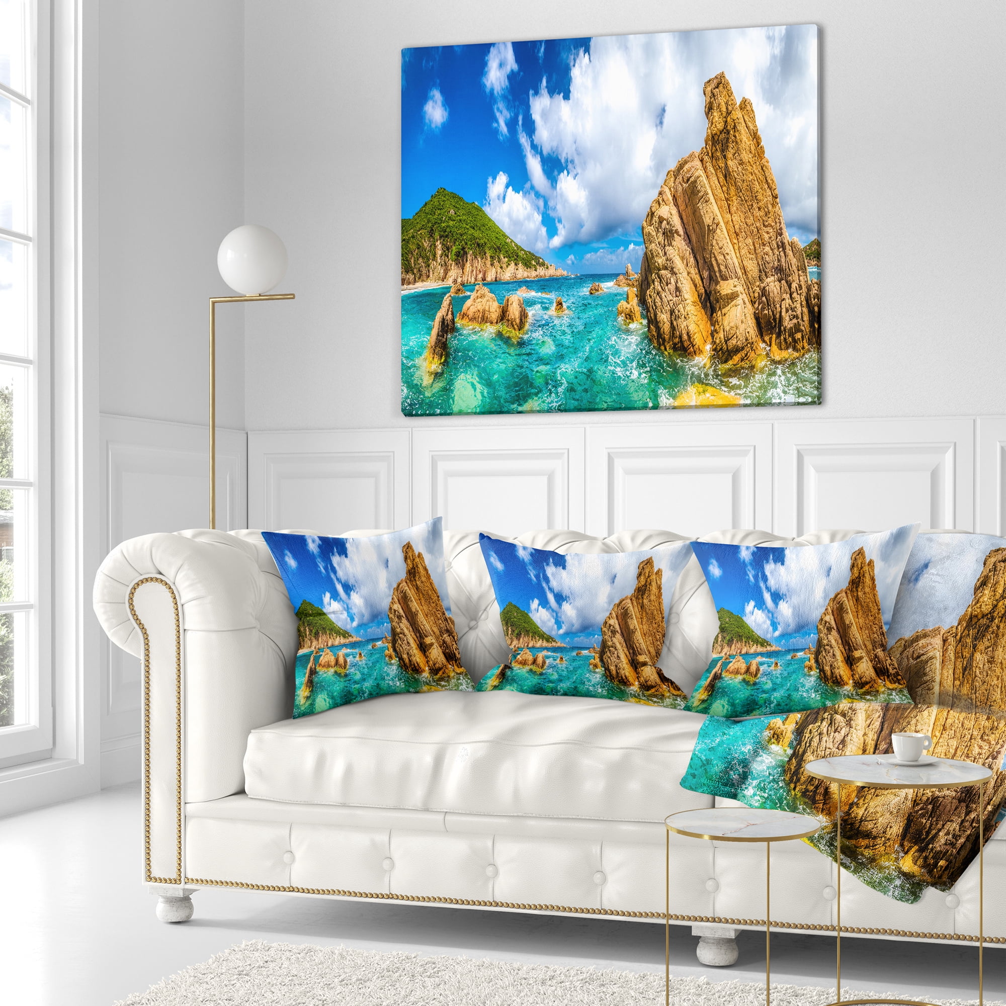 Designart Costa Paradiso Close View - Seashore Photo Throw Pillow - 16x16