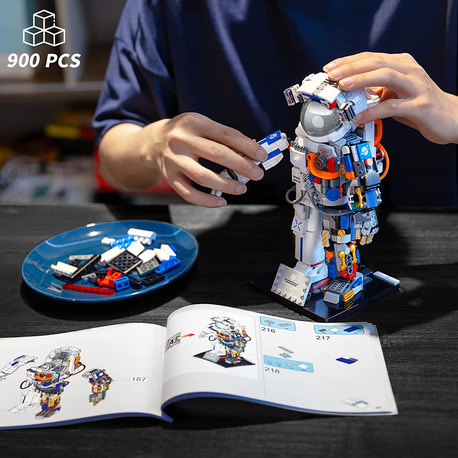 Spaceman Astronaut Blocks MOC Moduler Building Blocks Diy Puzzle Space  Explore Astronaut Adventure Brick Model Toys Christmas Gifts(900 Pieces) 