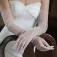 thumbnail image 4 of Guantes de novia Yinane de tul con encaje y dedos blancos, 4 of 8