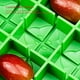 thumbnail image 5 of Estante para contenedor de frutas de 16 piezas para ensalada, cortador de uvas para cortar a la mitad o a cuartos, apto para lavavajillas, nuevo cortador de tomates cherry para cocina, cortador de 16, 5 of 7