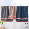 thumbnail image 4 of Nvzi Toallas de 2 piezas de 13,39 x 28,35 pulgadas, 100 % algodón, con bloques de color y calidades satinadas, ligeras y de secado rápido para su baño (azul), 4 of 5