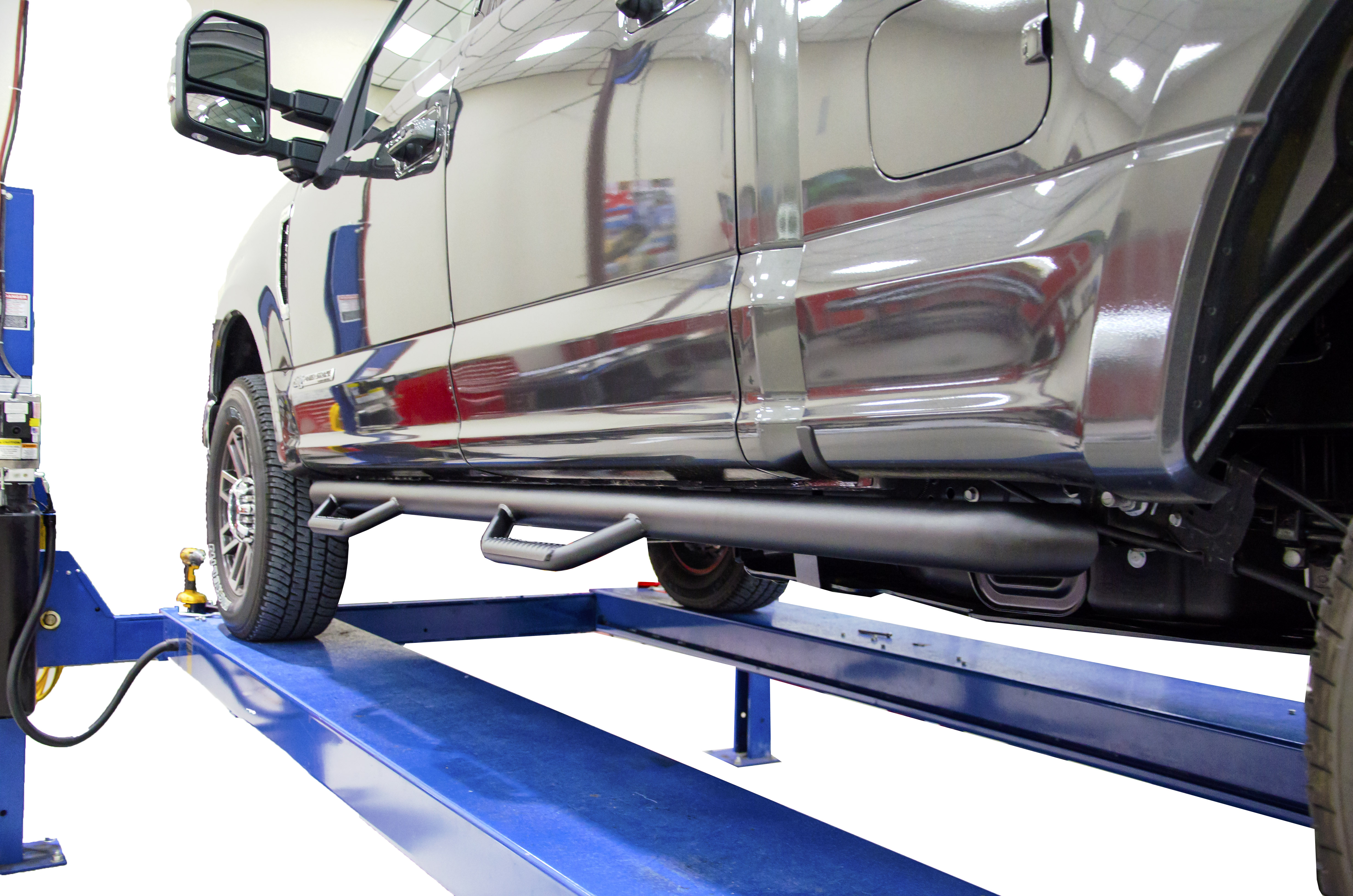 NFab F17100CCTX Wheel To Wheel Nerf Step Bar