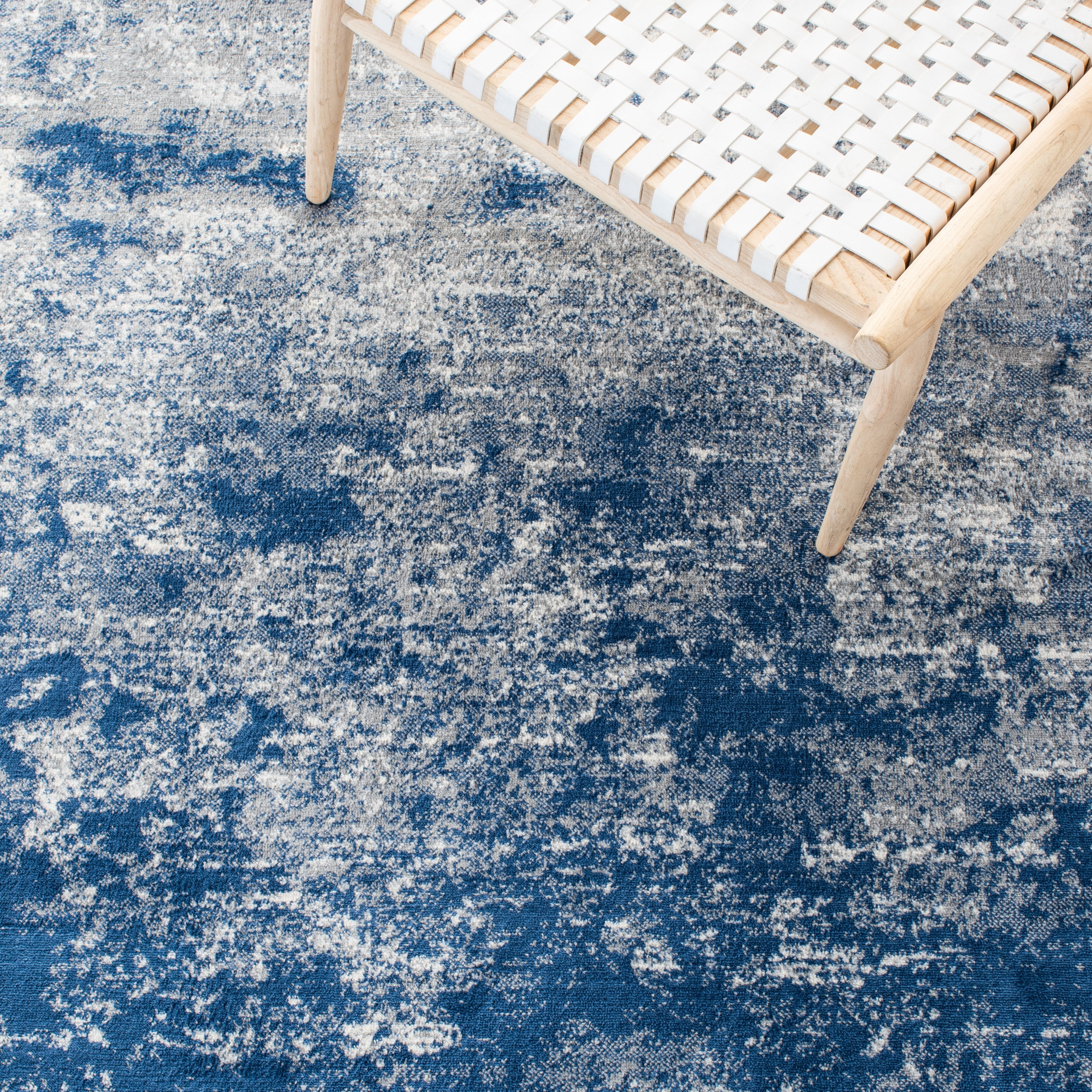 SAFAVIEH Brentwood Ainslee Abstract Area Rug, Grey/Navy, 9' x 9' Square