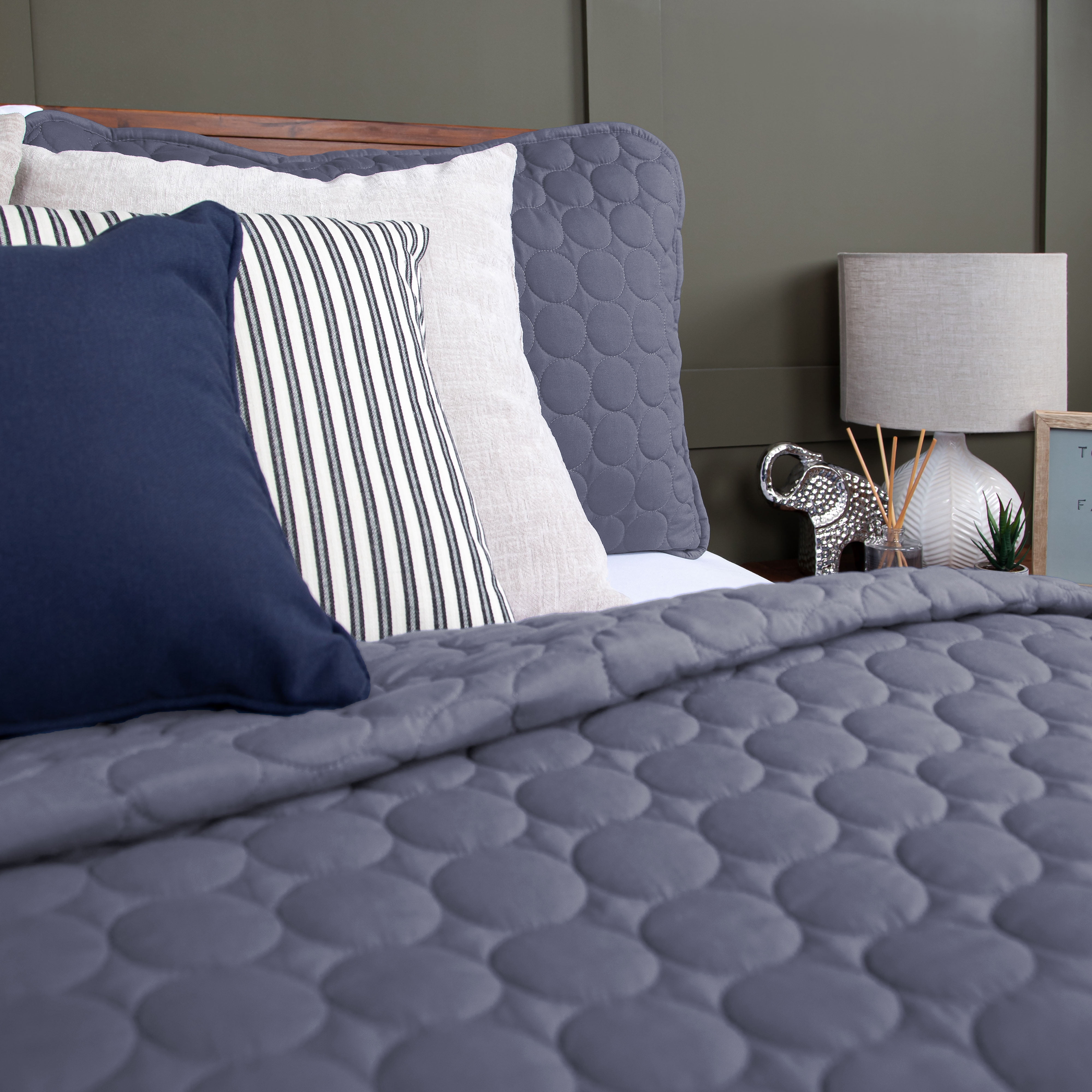 Southshore Fine Linens Oversized Quilt Bedding Set lightweight, soft coverlet bedspread 2-Piece with One matching sham , Denim, Twin / Twin XL