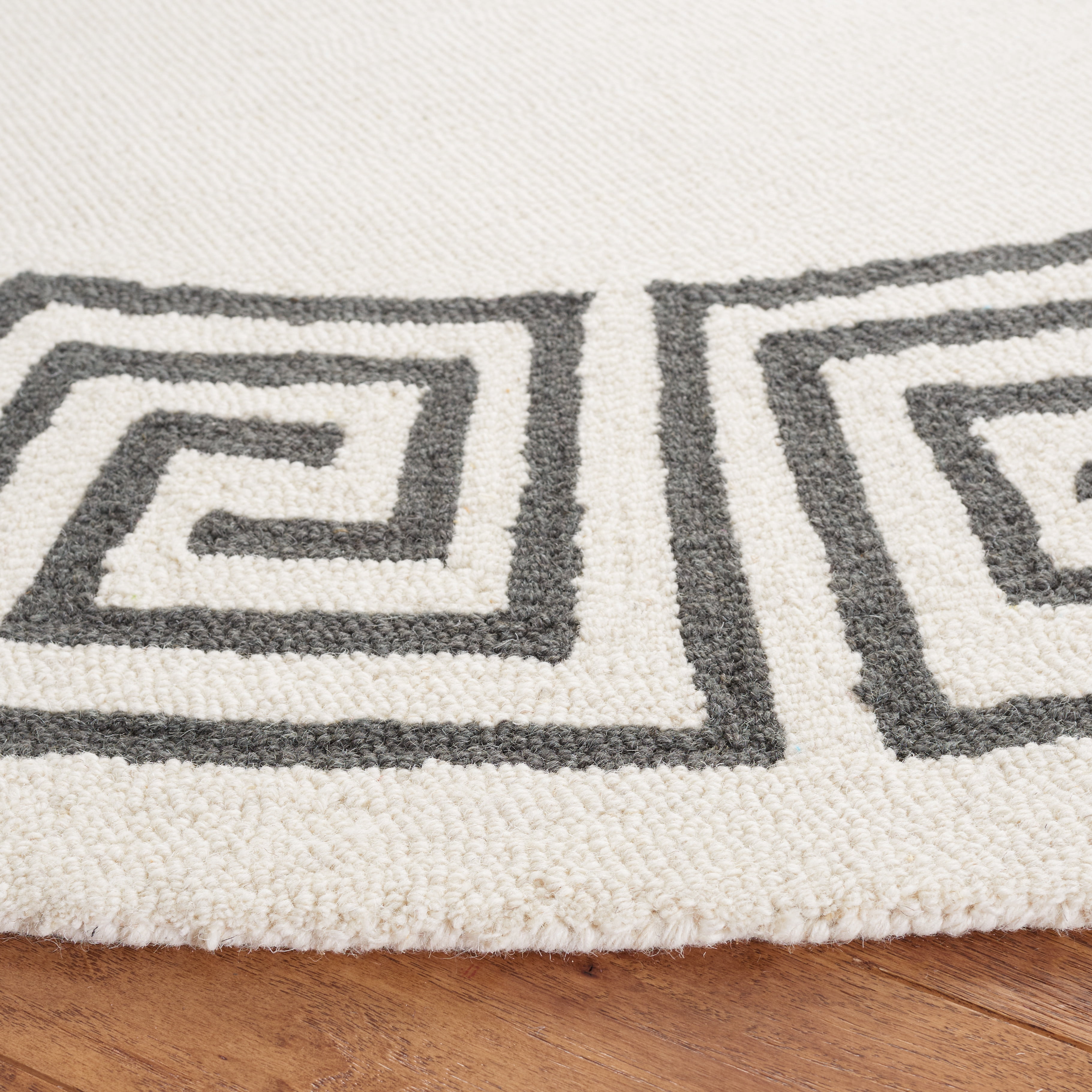 SAFAVIEH Metro Ivonette Bordered Area Rug, Ivory/Grey, 6' x 6' Round