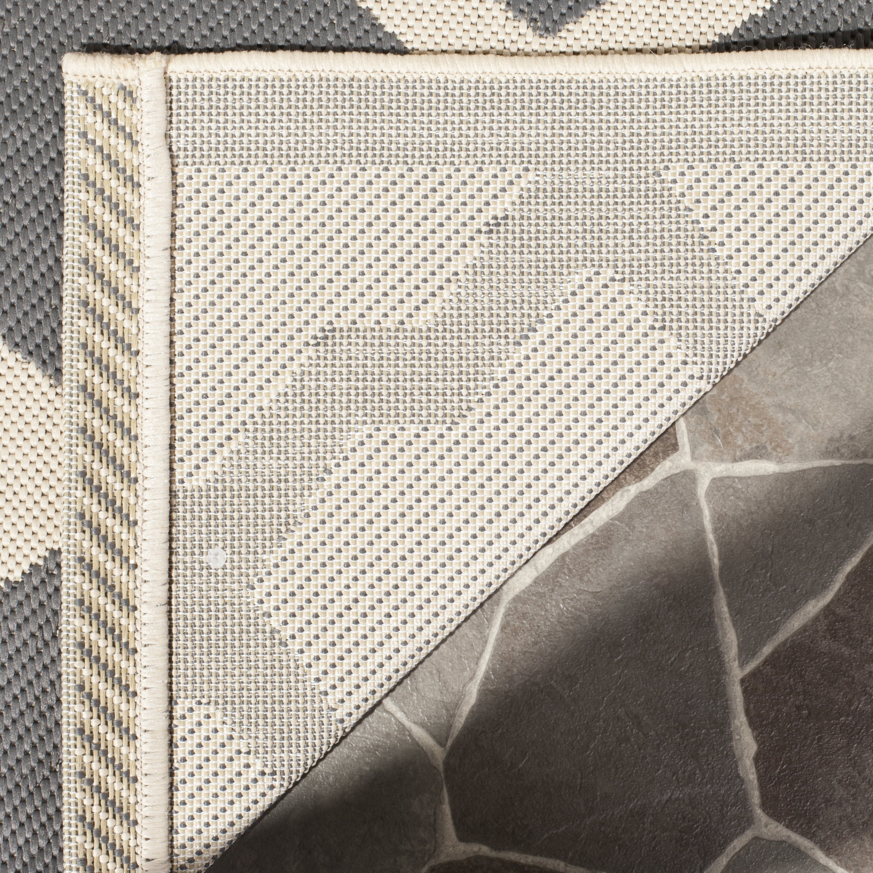 Safavieh Courtyard Amber Geometric Indoor/Outdoor Area Rug, Anthracite/Beige, 4' x 4' Round