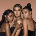 thumbnail image 4 of Iluminador Youngblood Clean Luxury Cosmetics que refleja la luz, 4 of 4
