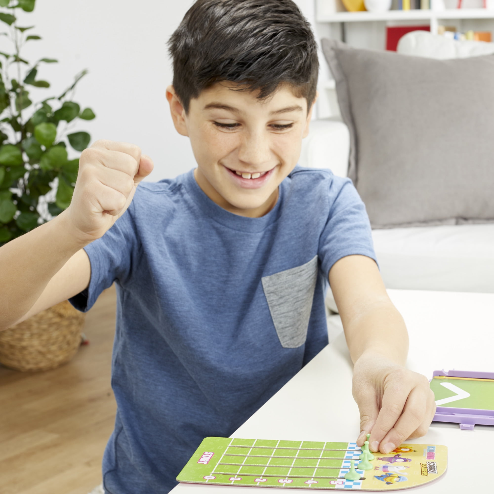 Sorry! Sliders Fall Guys Ultimate Knockout Board Game for Kids Ages 8 and  Up, Exciting Twist on the Classic Hasbro Family Board Game - Hasbro Games