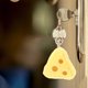 thumbnail image 3 of Lindo llavero de queso de peluche para mochilas, llavero con dije peludo, divertido colgante de queso relleno, llavero suave y esponjoso decorativo., 3 of 8