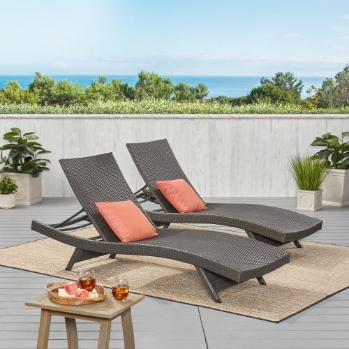 Outdoor Wicker Lounge With Water Resistant Cushions